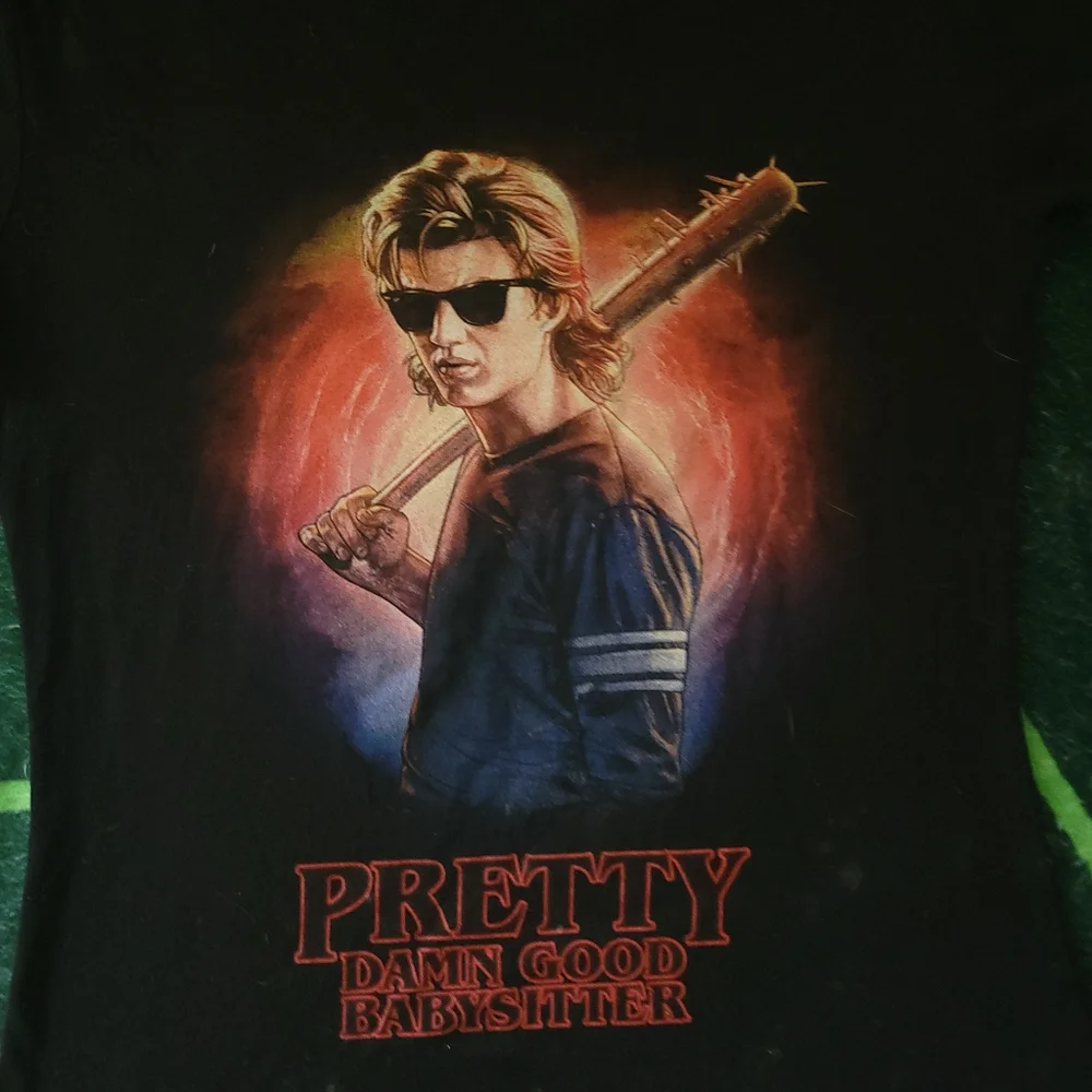 Stranger Things T-Shirt - Picture 2 of 8